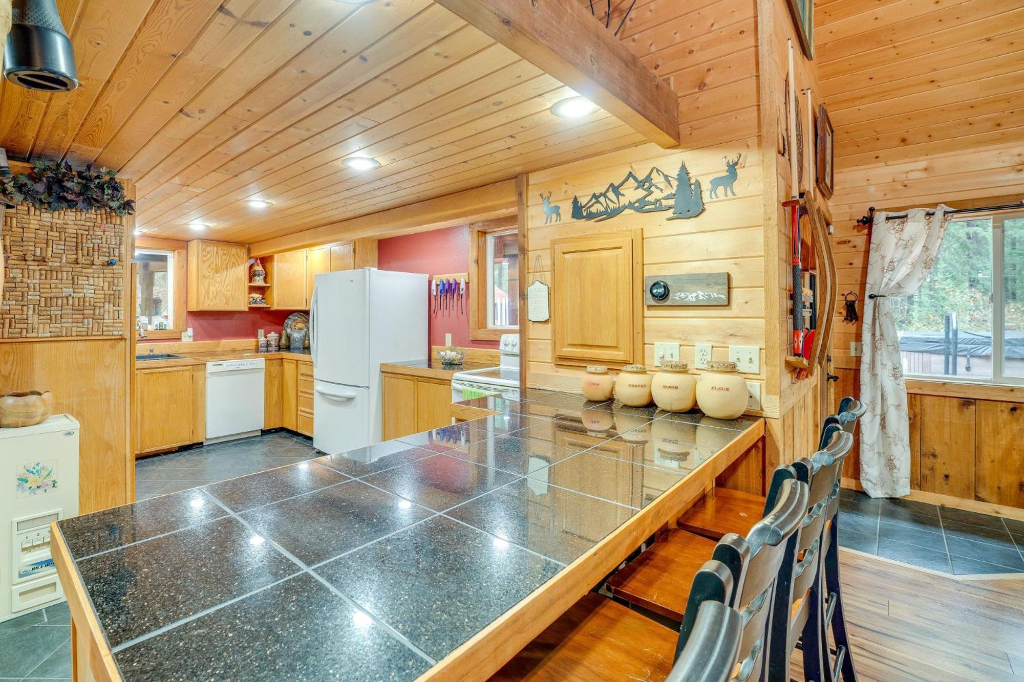 Leavenworth Cabin With Deck, Hot Tub And Game Room! Dış mekan fotoğraf