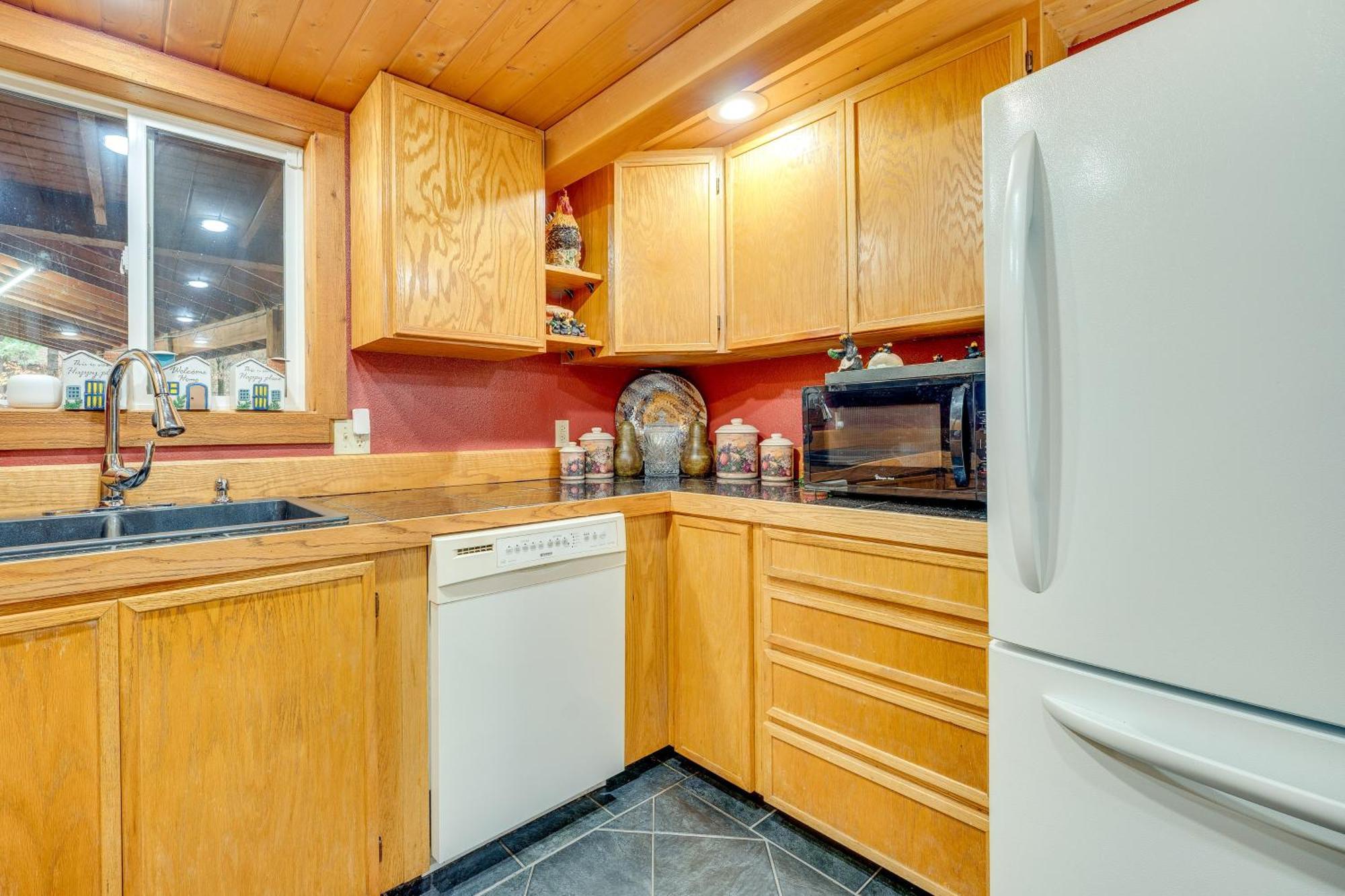 Leavenworth Cabin With Deck, Hot Tub And Game Room! Dış mekan fotoğraf